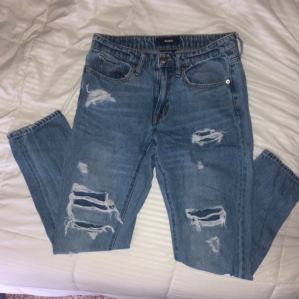 Aeropostale distressed boyfriend jeans